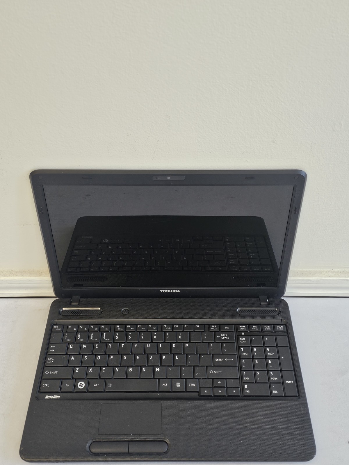 Toshiba Satellite C655D-55300 Laptop – AMD E300 – 4GB RAM – BAD BATT – READ