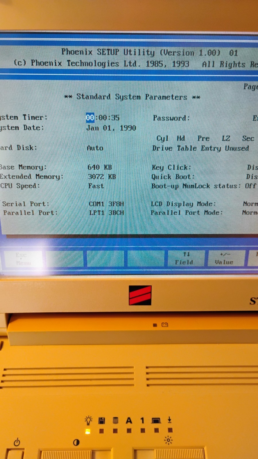 Packard Bell Statesman Plus 810414 Laptop Cyrix Cx486SLC2 50 MHz MS-DOS 6.x