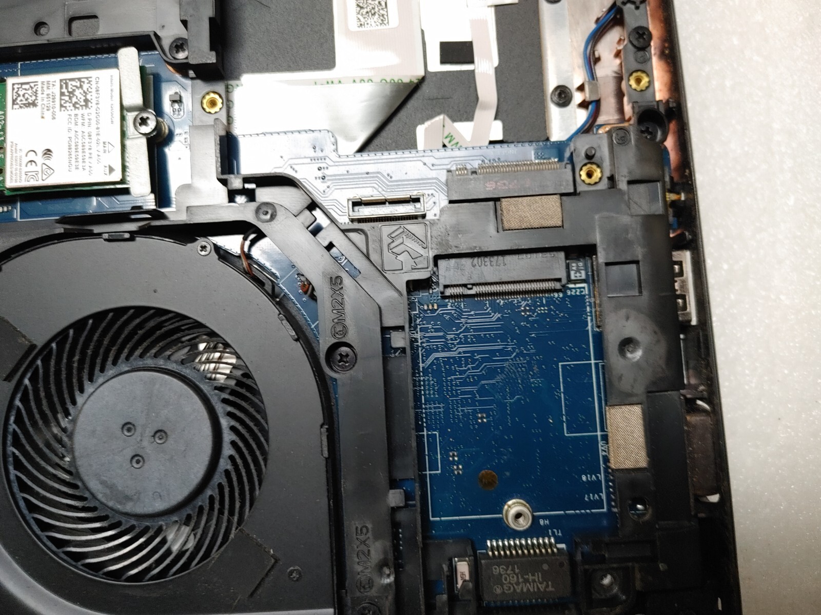 Dell Latitude 5480 Core i5-7440HQ@2.80GHz , NO RAM ,NO HD ( Selling Motherboard)