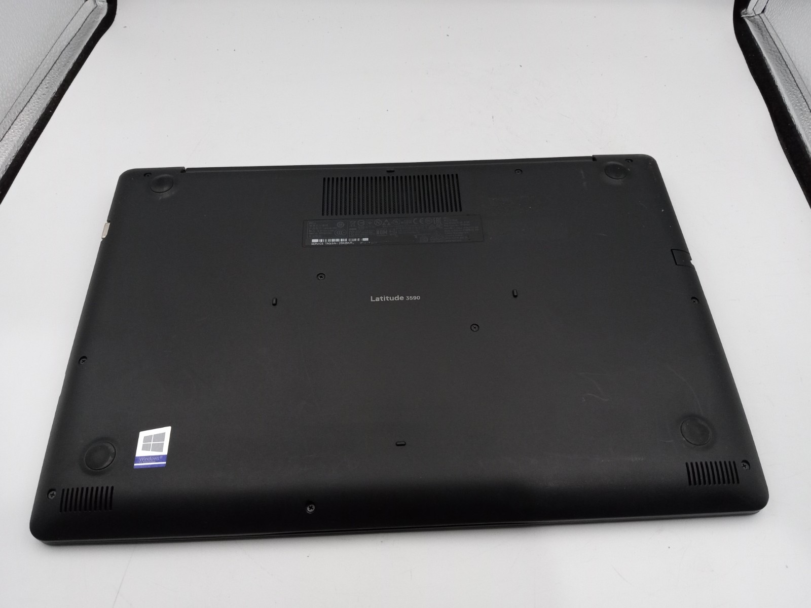 Dell Latitude 3590 15.6″ Touchscreen i5-8250U 4GB RAM 128GB SSD Windows 11 -RR
