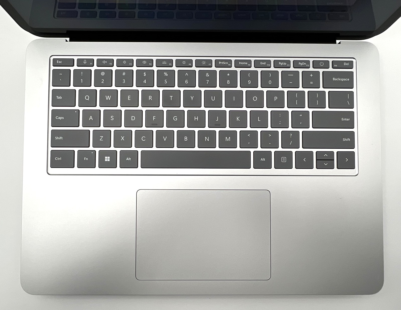 Surface Laptop Studio 2 – i7 – 16GB – RTX 4050 – 512GB SSD – Platinum