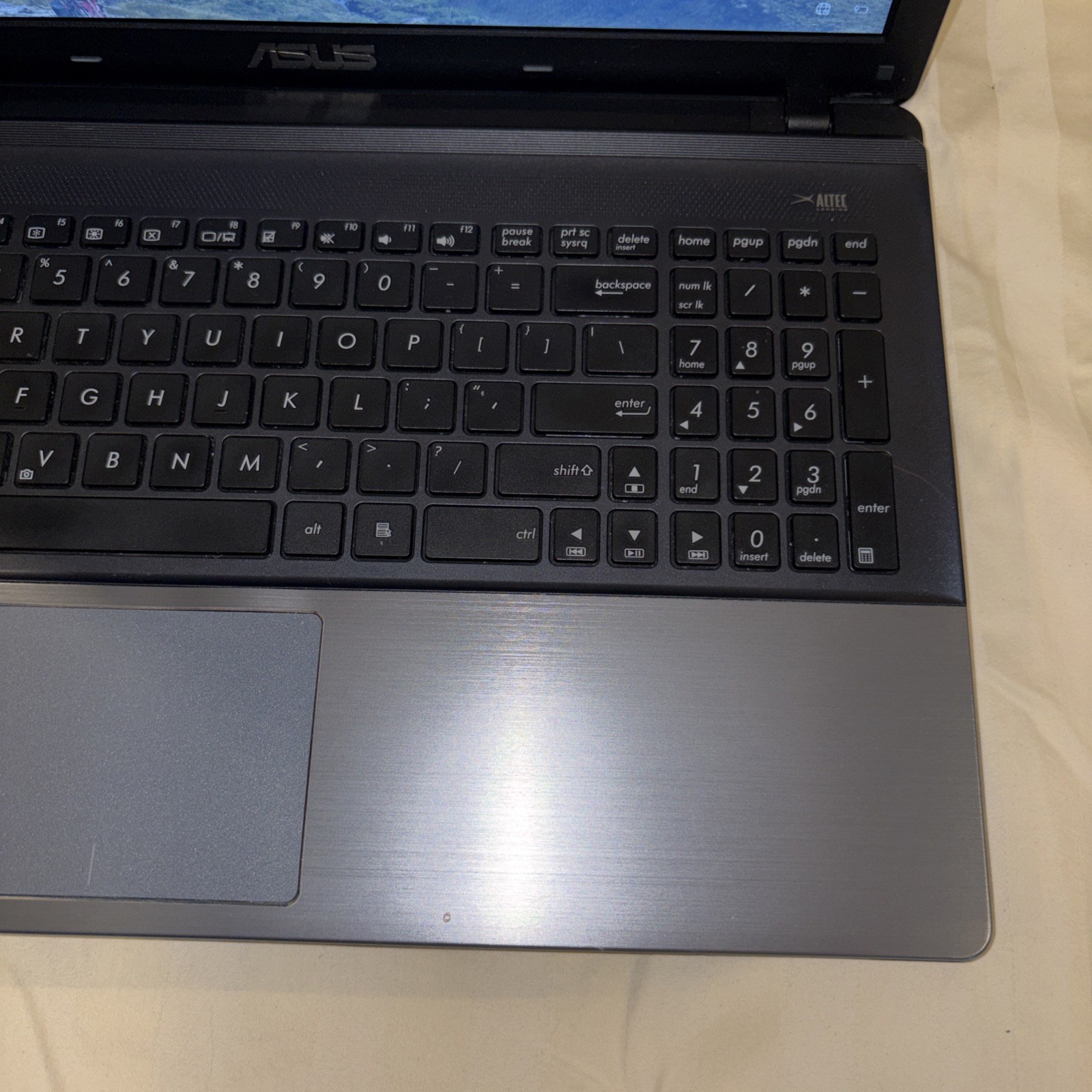 Asus U57A Laptop Intel Core i5 2450M 2.5GHz 6GB RAM 750GB HDD Win 10 Home