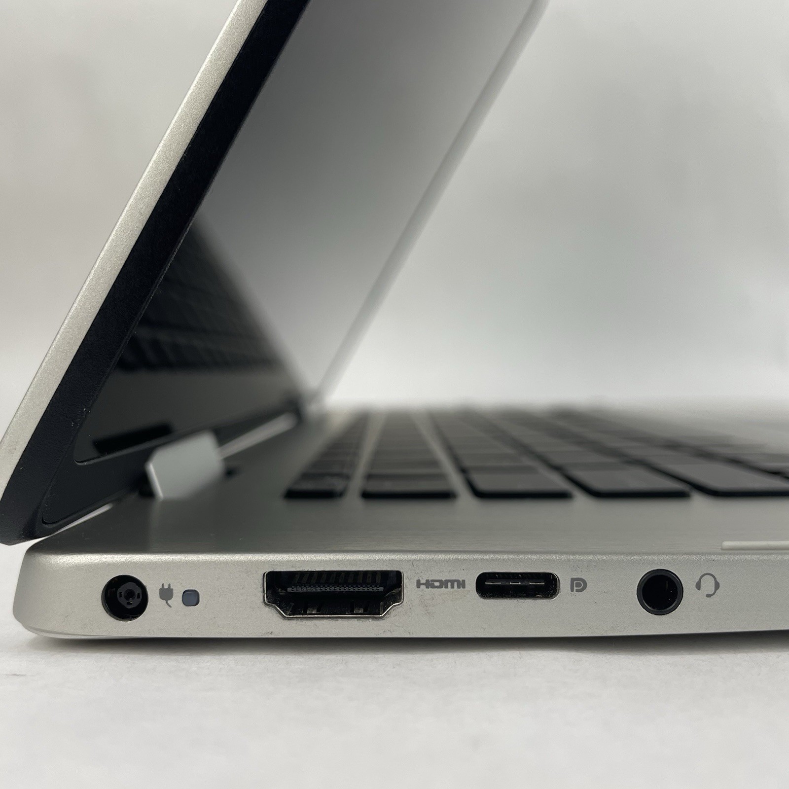 Dell Inspiron 7586 15.6″ i5-8265U 1.60 GHz 8 GB RAM No SSD/OS/AC/Batt