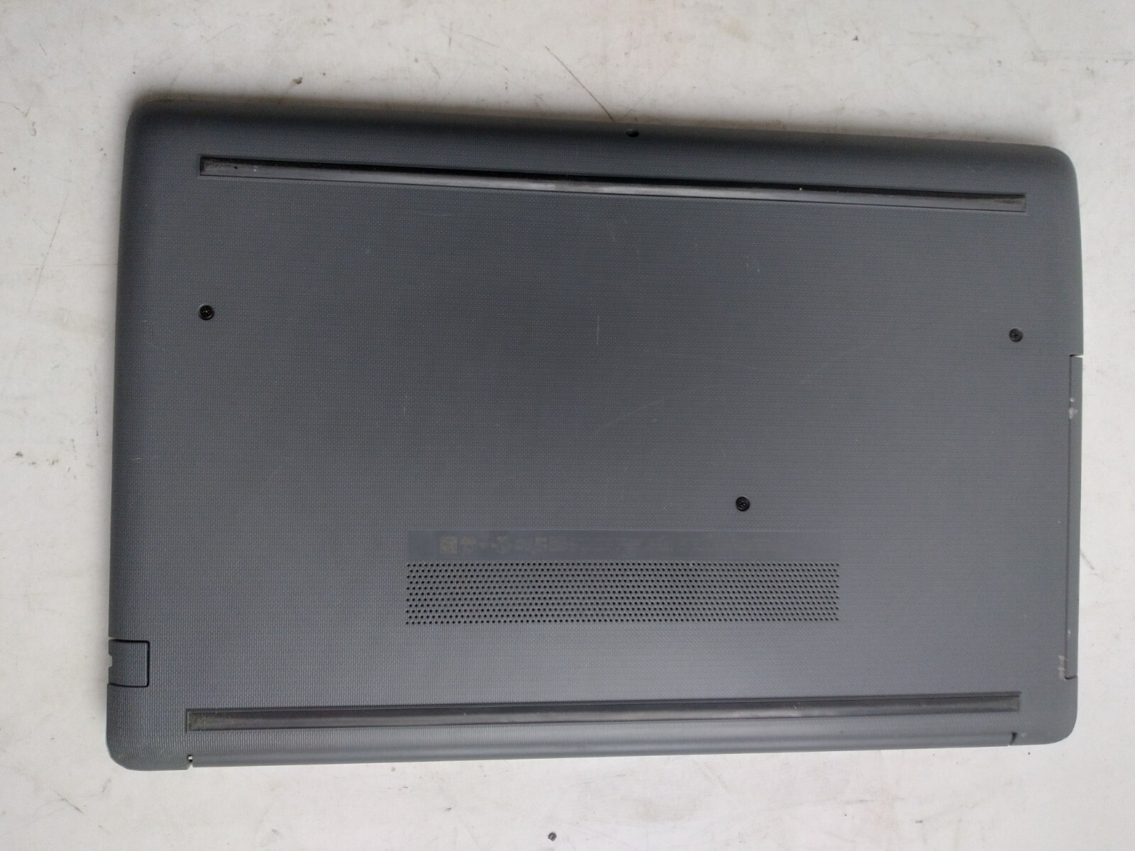 HP Notebook 15 w/i3-7100U, 8GB RAM, 15.6″ Laptop for Parts/Repair