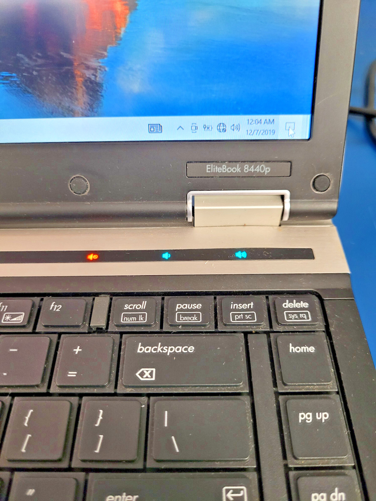 HP Elitebook 8440p Intel i5-M520 4 GB RAM – 250 HHD – WINDOW 10 + CHARGER