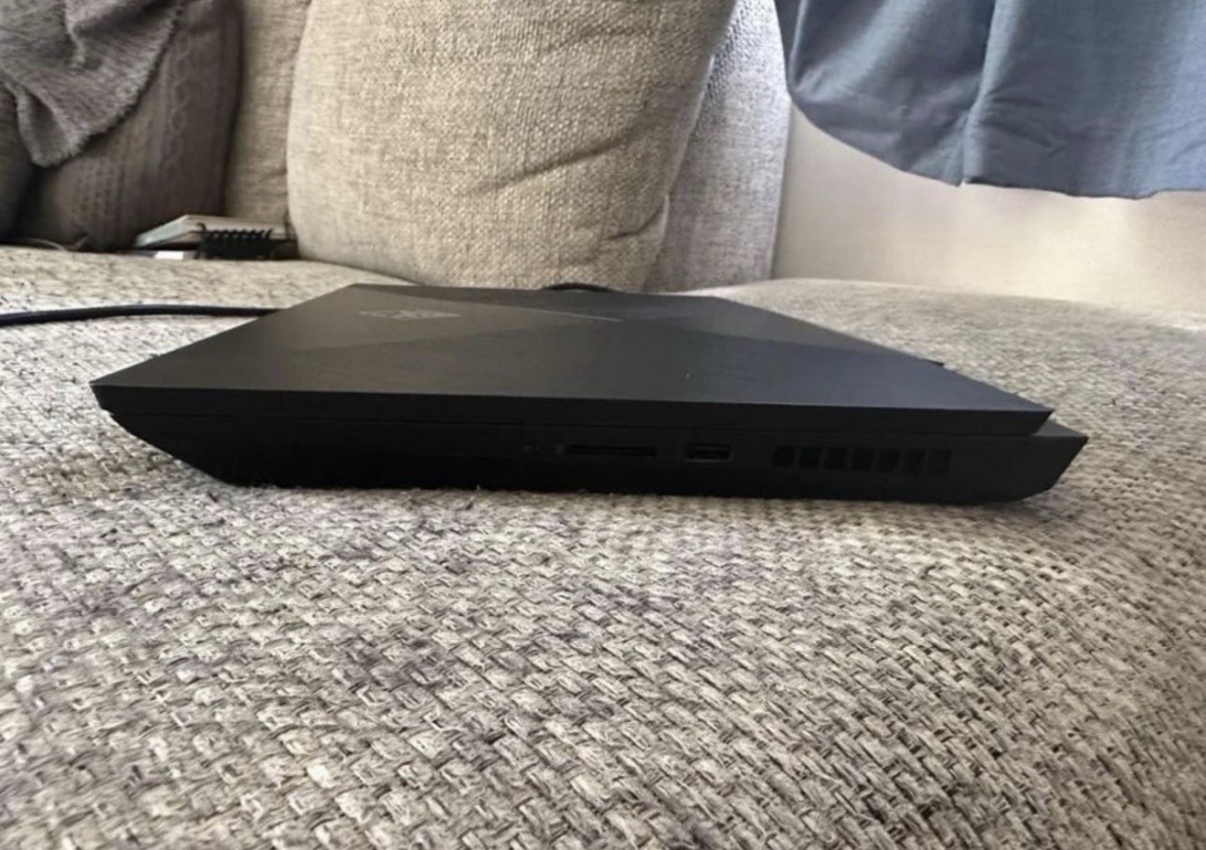 HP Omen 15 I7-10750H, RTX 2060 6GB, 12gb Ram, 1Tb SSD , 256 GB M.2