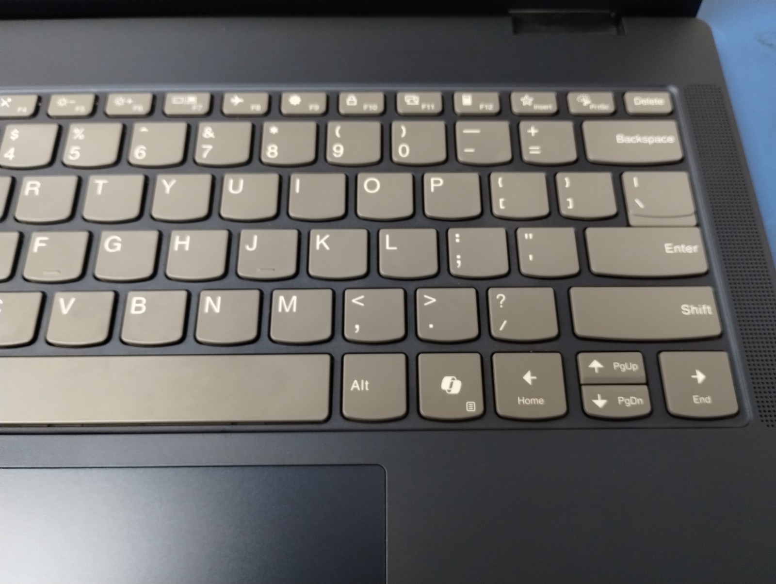 Lenovo IdeaPad 5 2-in-1 14AKP10, AMD Ryzen AI 7 350, 16 GB RAM, 1 TB NVMe SSD