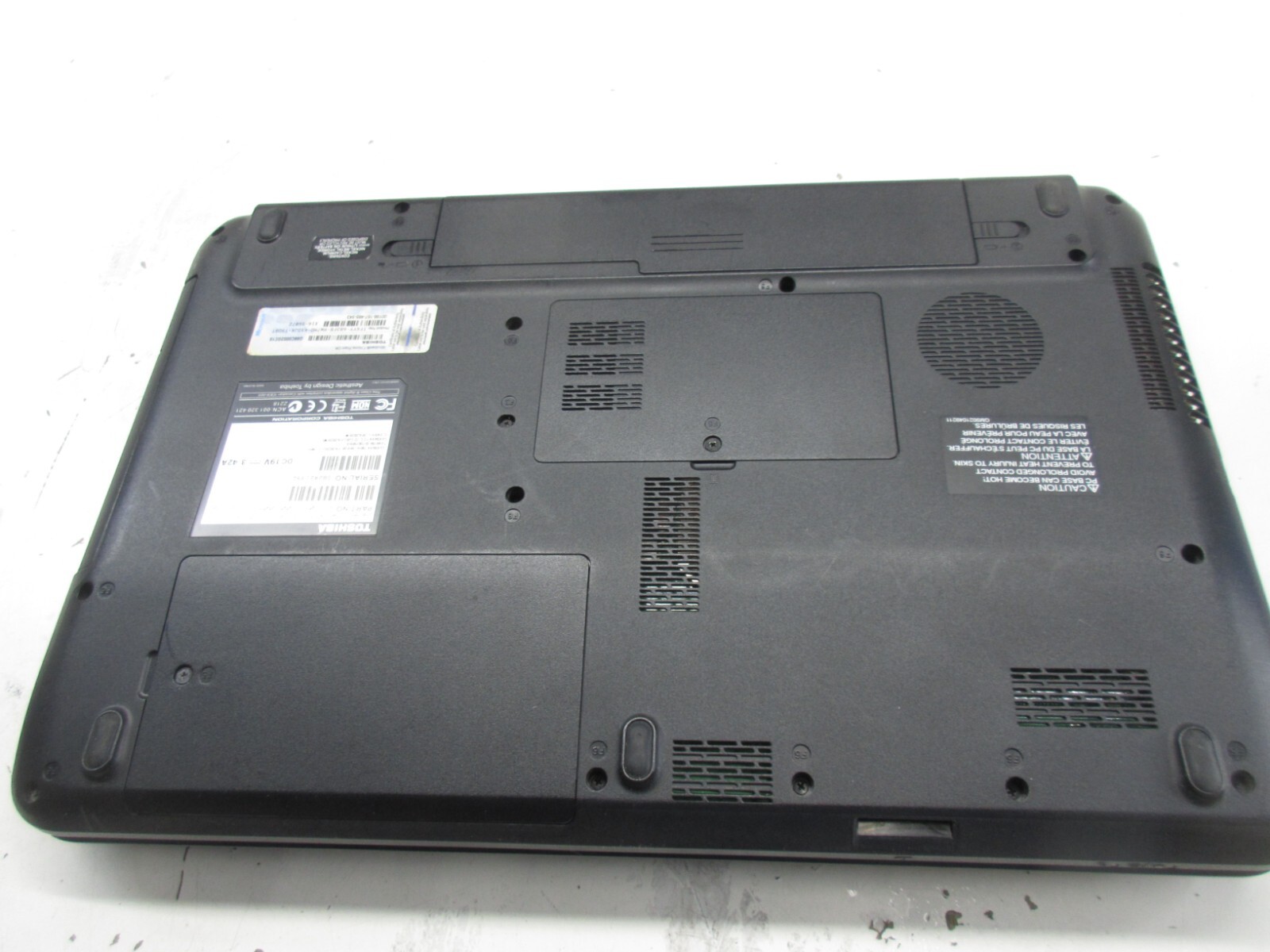 Toshiba satellite C655D-S5210 AMD E-350 1.60GHz 3GB NO HDD No Batt