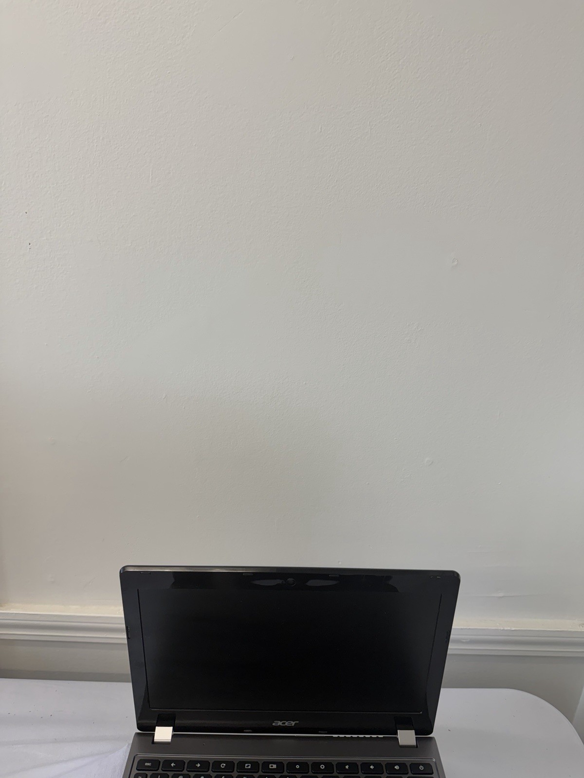 Acer Chromebook C740-C4PE Laptop – Good Screen – Intel Celeron 3205U – Read Des