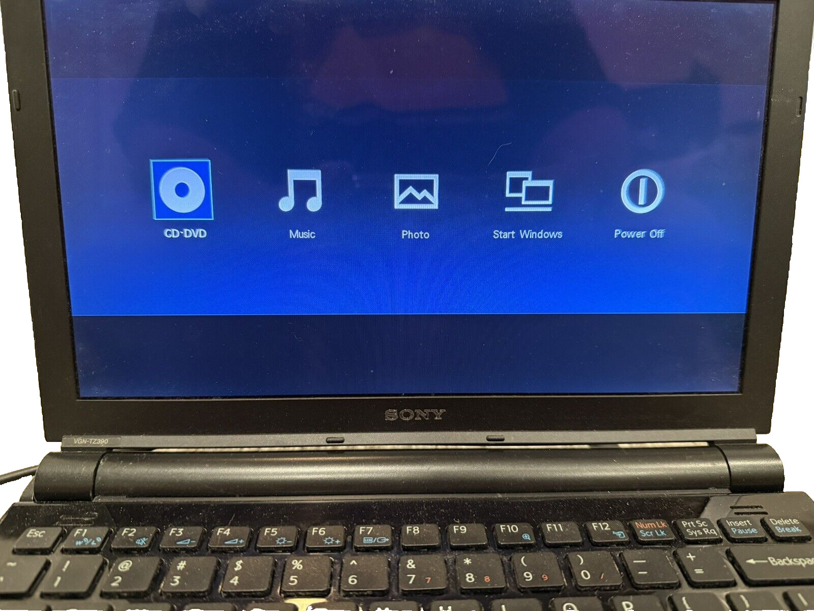 VERY RARE Sony VAIO VGN-TZ390U with docking station, 2 x power adapter & case