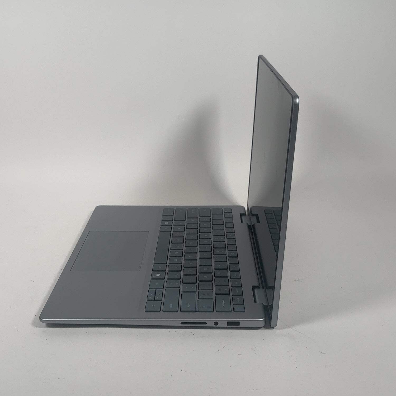 Dell Inspiron 7440 2-IN-1 14″ Core 5 120U 1.4GHz 16GB RAM 512GB SSD