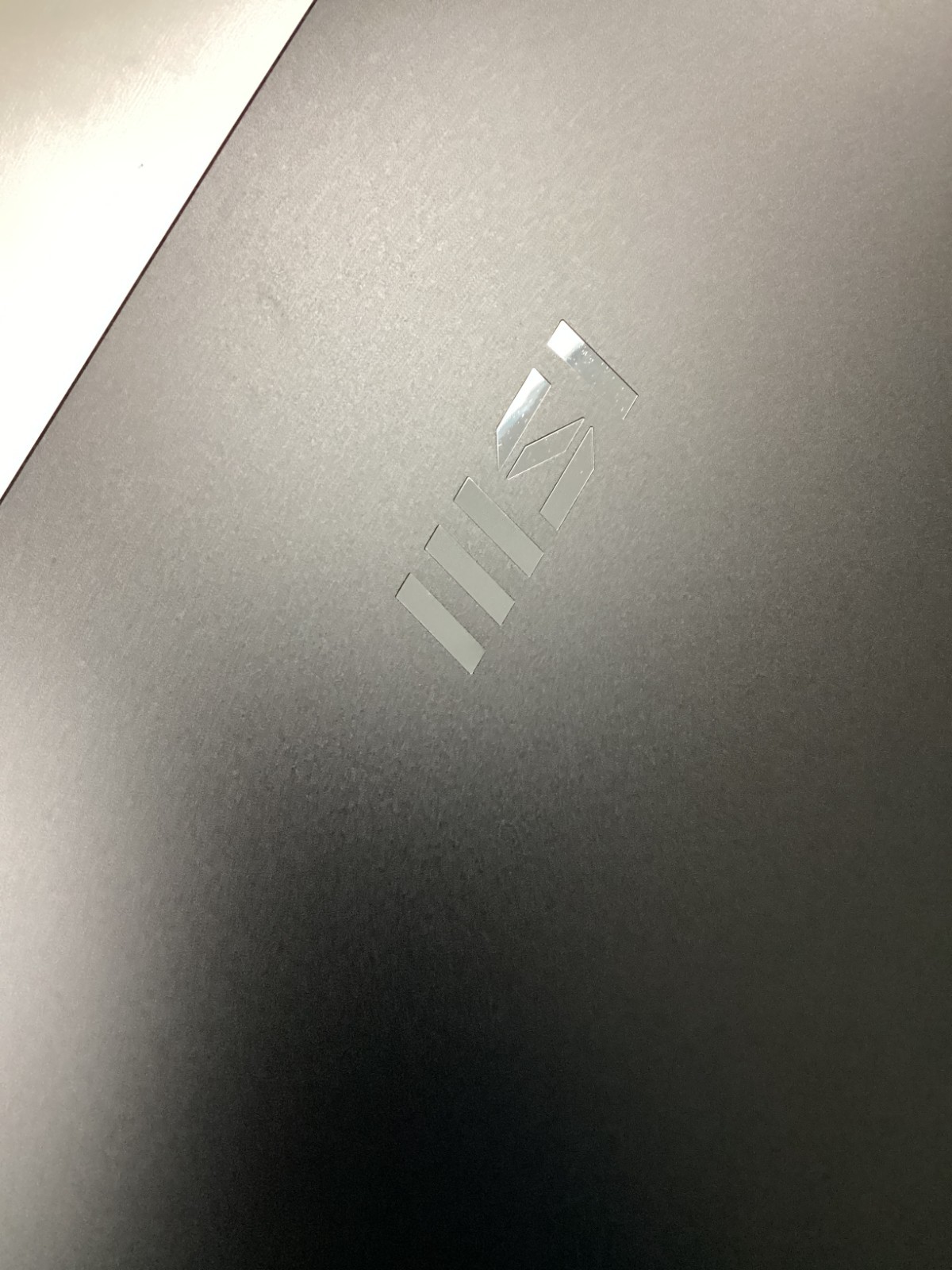 MSI Modern 15.6″ Touchscreen Laptop Intel Ultra 9-185H 64GB 2TB SSD Win 11 Pro