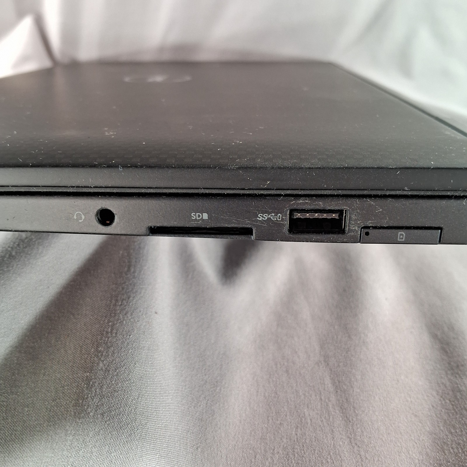 Dell E7470 14 in (512GB SSD, Intel Core i7-6600U, 2.60 GHz, 16 GB) Laptop, Win11