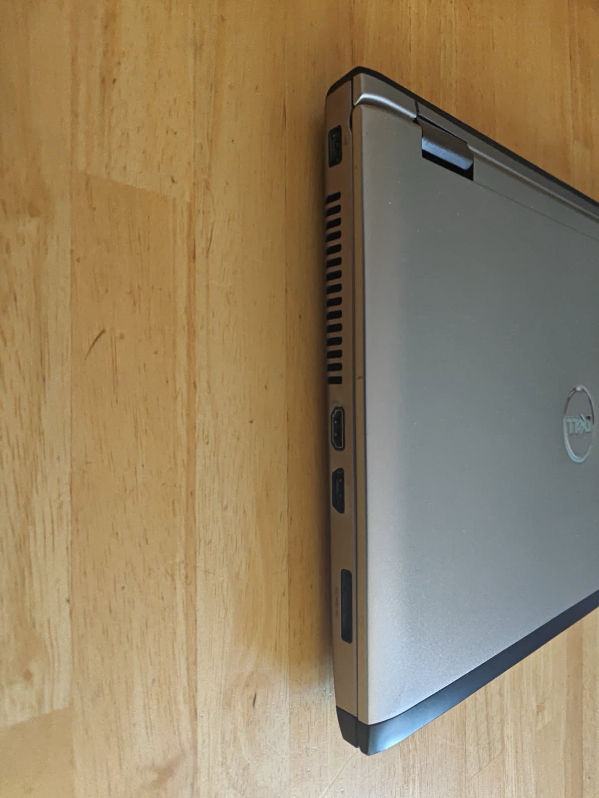 Dell Vostro 3550 Core i3-2310M 2.10GHz 8GB RAM 15.6″ No Battery No HDD No OS
