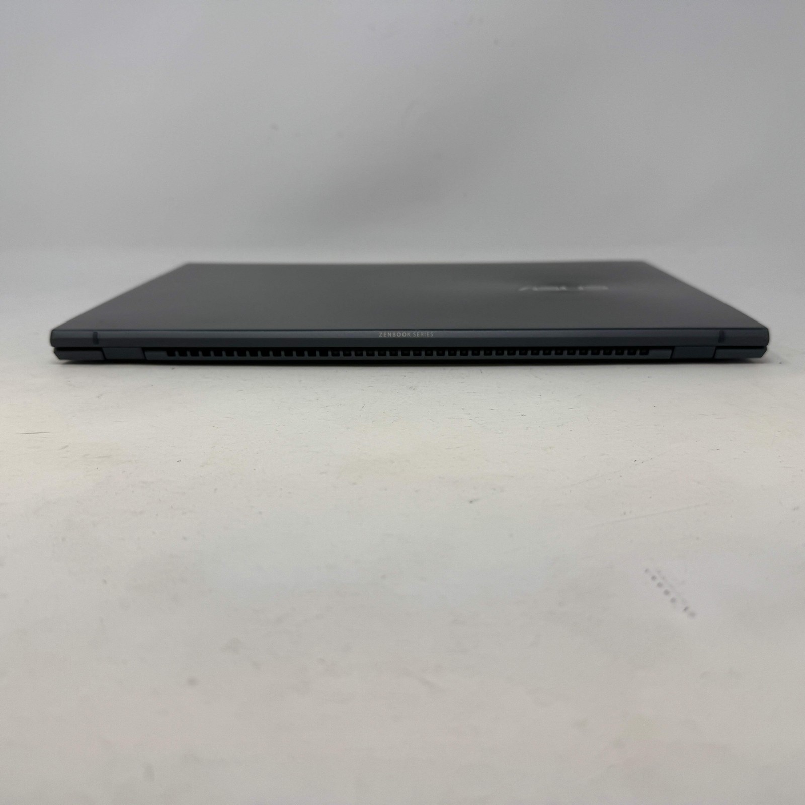 Asus Zenbook 13 UX325E 13.3″ i5-1135G7 2.4GHz 8GB RAM 256GB SSD