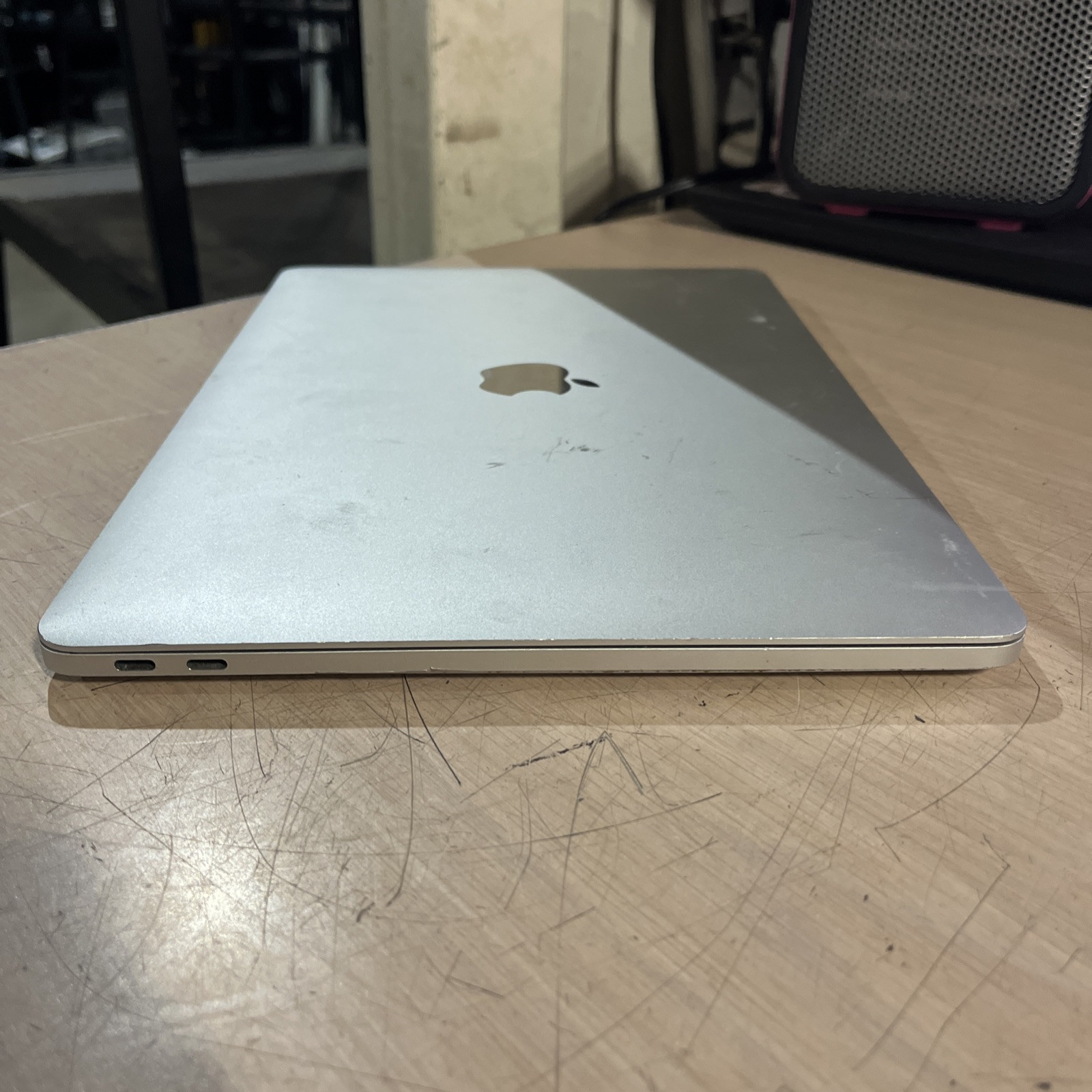 APPLE MACBOOK PRO 13″ MID-2017 CORE I5-7360U 2.3GHZ 8GB RAM NO HD .