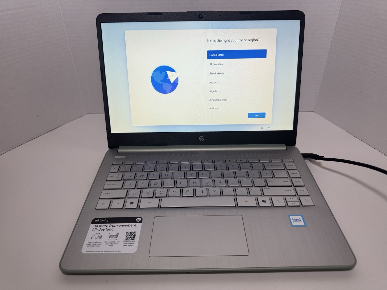 New | HP laptop | Green | O/S | Model: RTL8852BE |