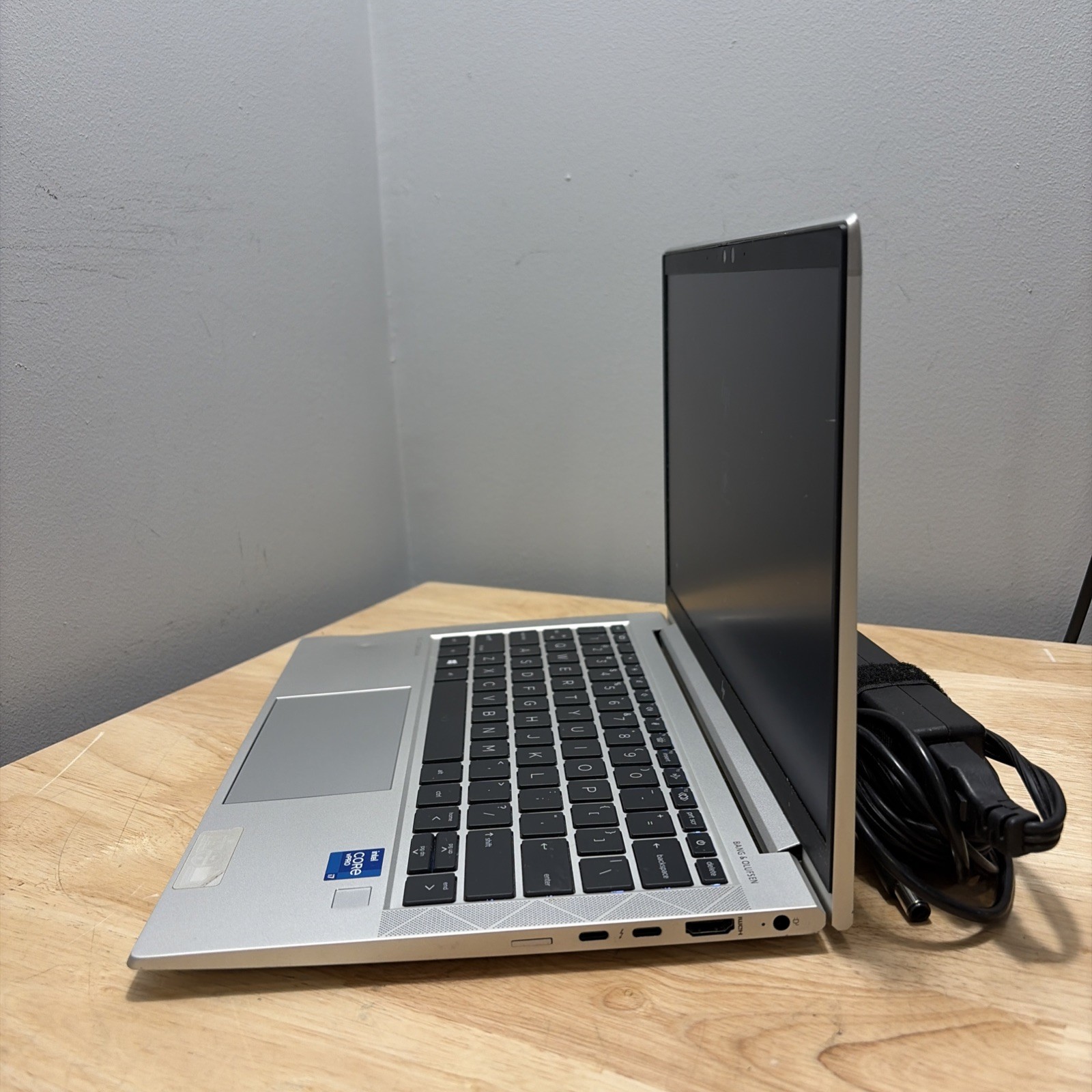 HP Elitebook 830 G8 Core i7-1185G7 3.0GHZ 16GB 256GB, WCam, WiFi W11 & Cord