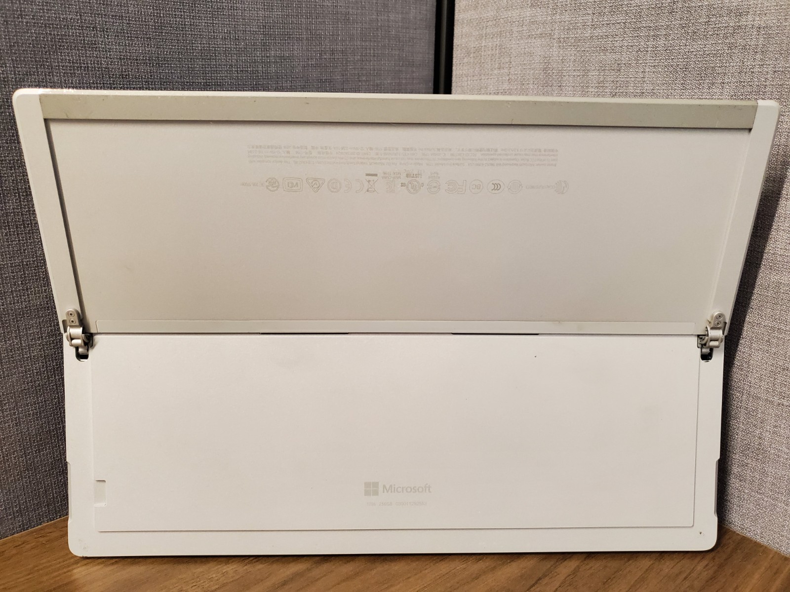 Surface Pro 6 | i5-8350U | 8GB RAM | 256GB SSD | Win11 Pro | W/ keyboard & case