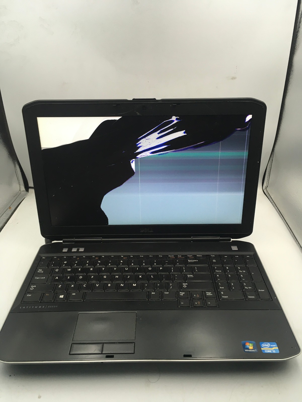 DELL LATITUDE E5530 – FOR PARTS/BROKEN LCD – INTEL i5-3320M – NO RAM – READ – BB