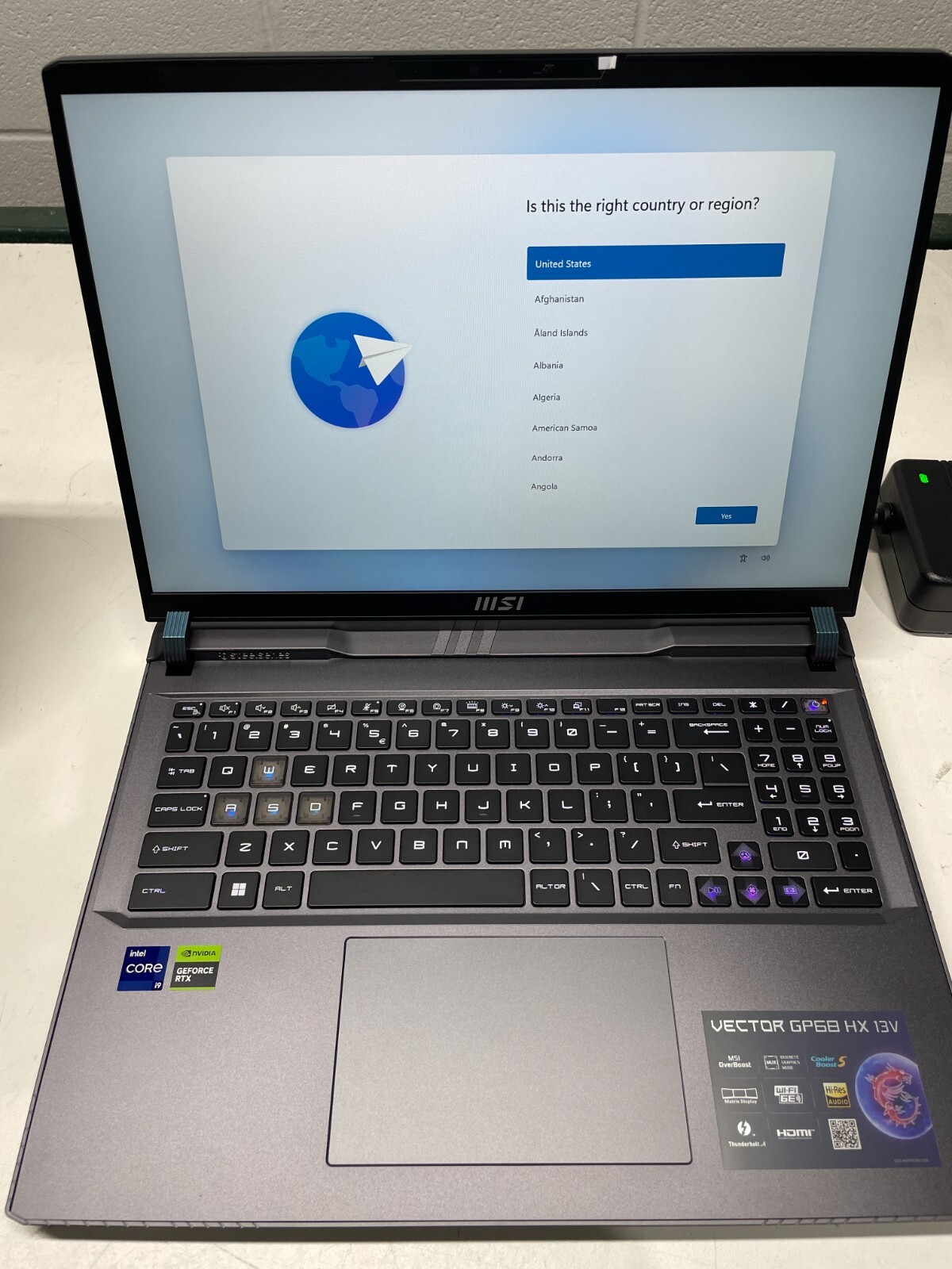 MSI Vector GP68HX 13VH-098US i9/RTX 4080/16GB/1TB Gaming Laptop