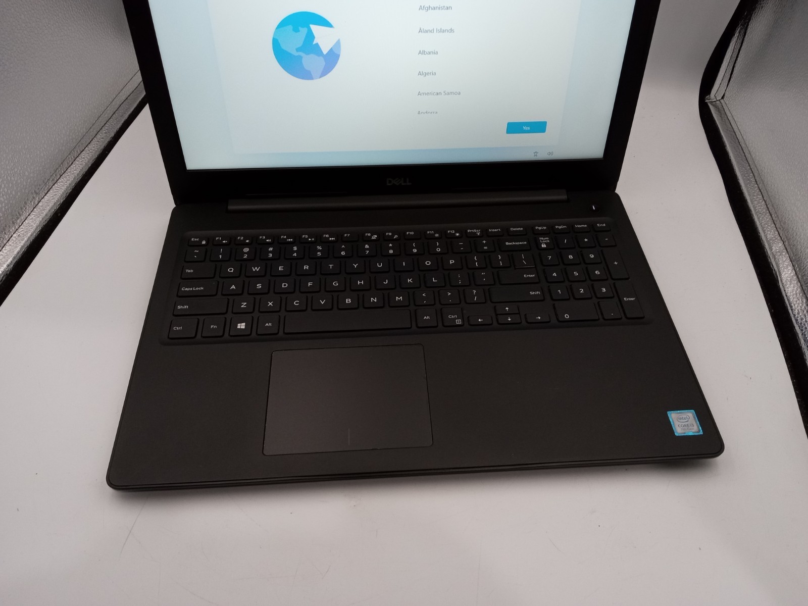 Dell Latitude 3590 15.6″ Laptop Intel i3-7130U 4GB RAM 256GB SSD Windows 11 -RR