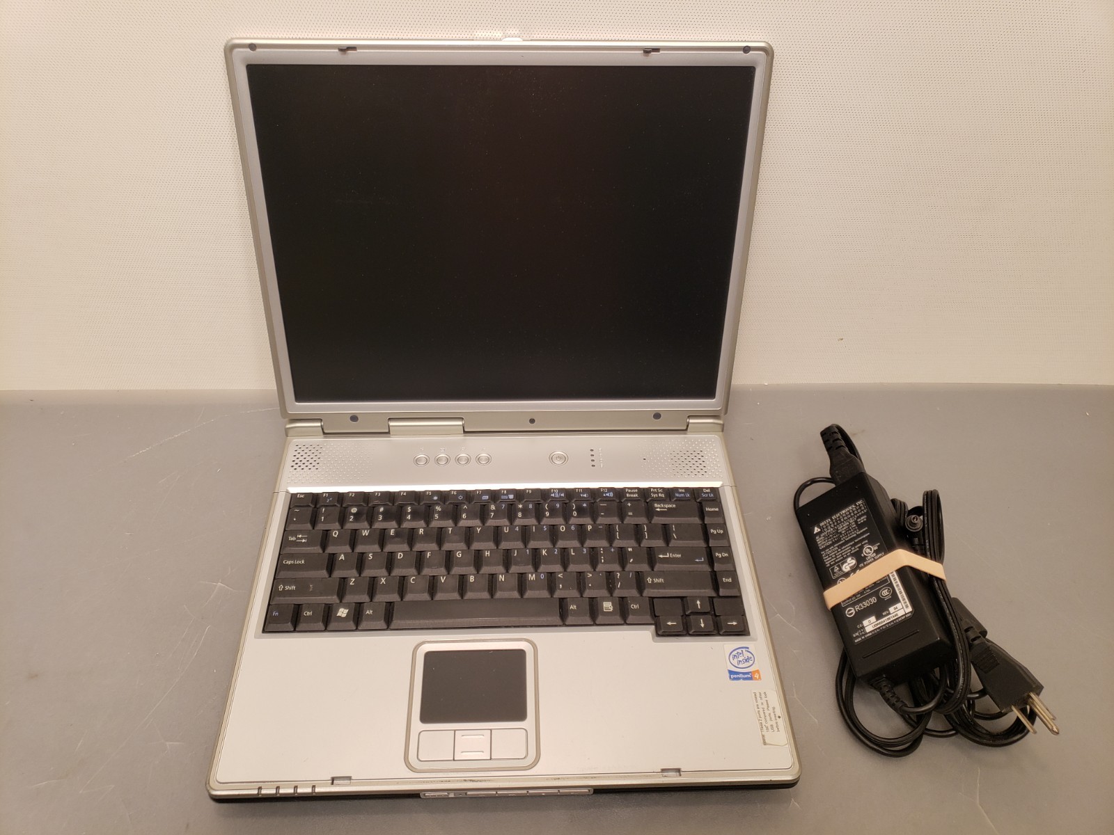 Vintage Asus Spartan A2500H Pentium 4, 2.66 15″ Notebook Laptop 512MB 30GB WinXP