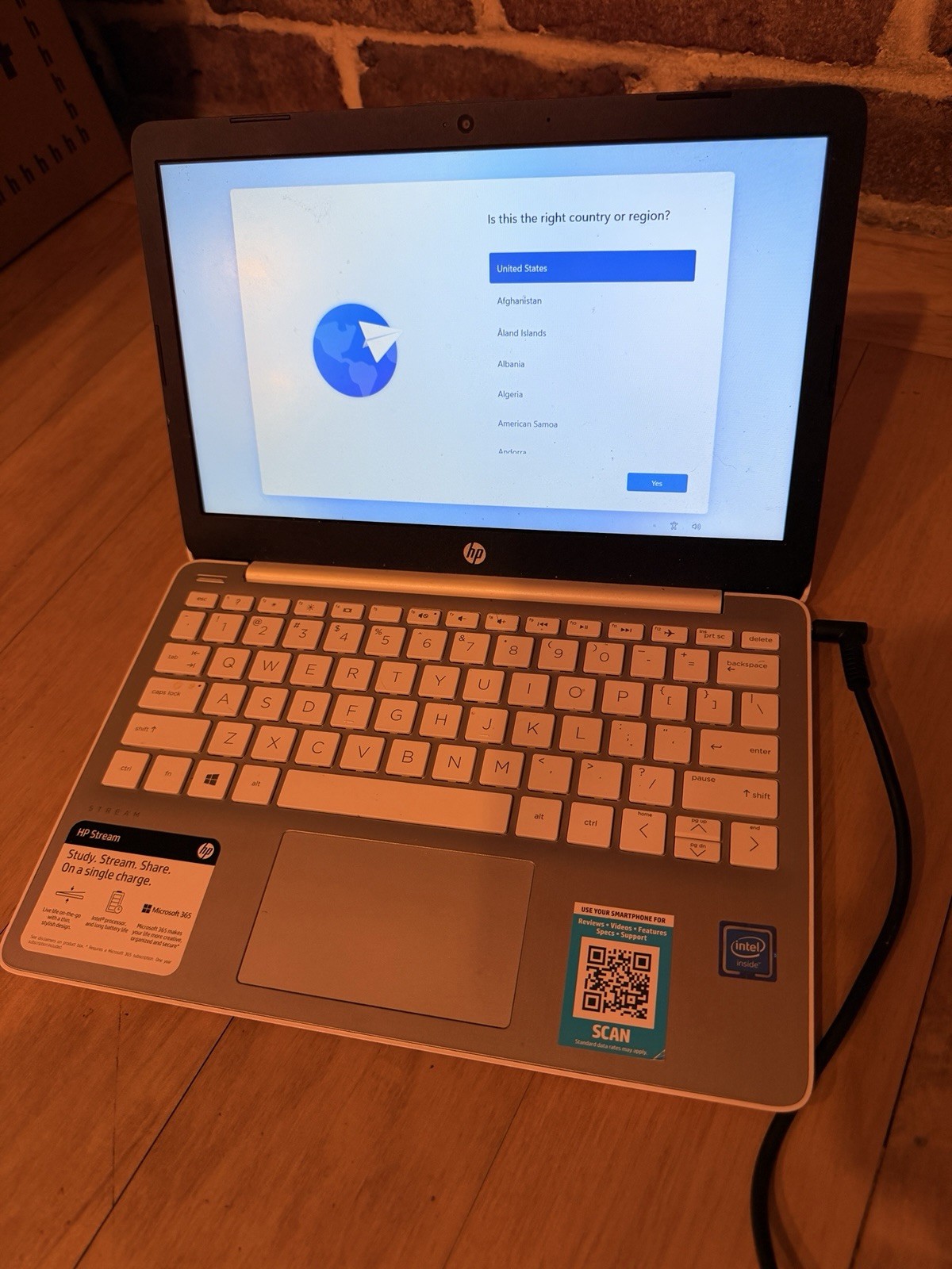 HP Stream Laptop 11-ak0012dx Intel Celeron 4GB RAM 64GB eMMC 11.6″ Windows 11