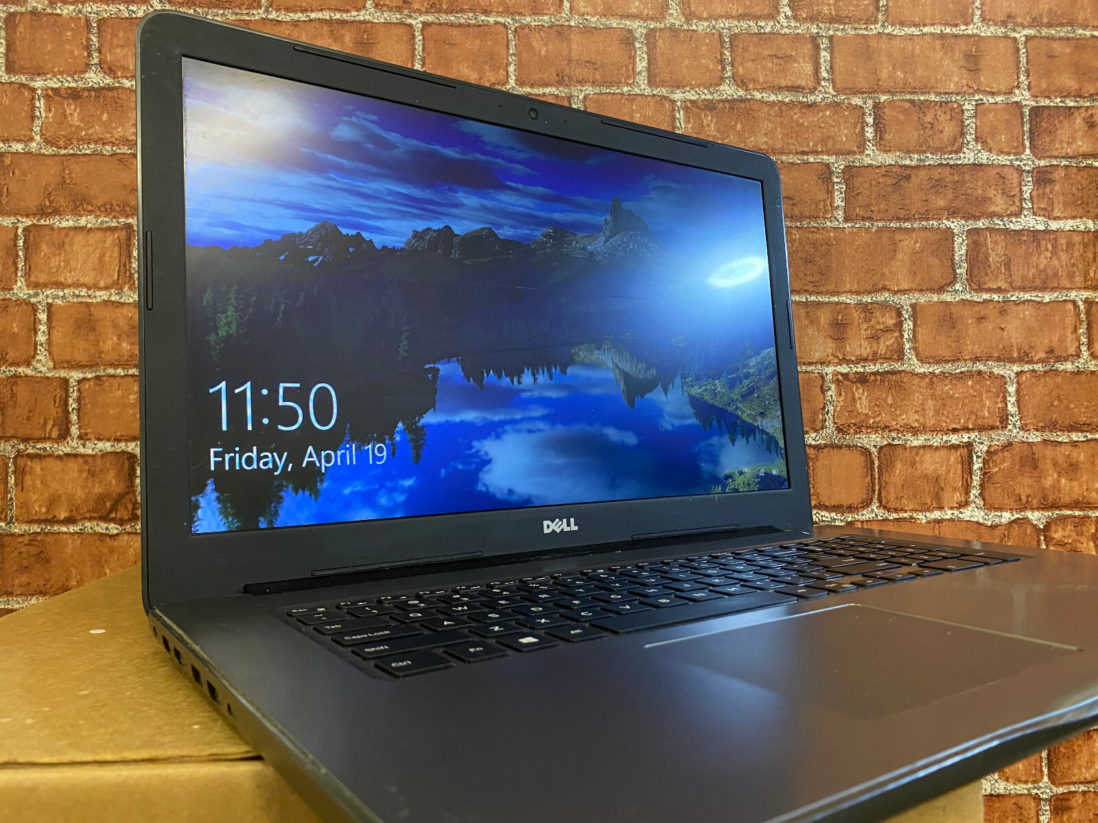Dell Inspiron P32E (AMD A9-9400 Radeon R5, 12GB RAM, 1.8TB HDD) *AS IS*