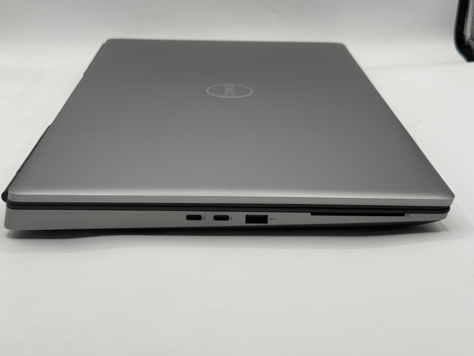 DELL PRECISION 7750 17.3″ XEON W-10855M 32GB RAM 500GB SSD QUADRO RTX 3000