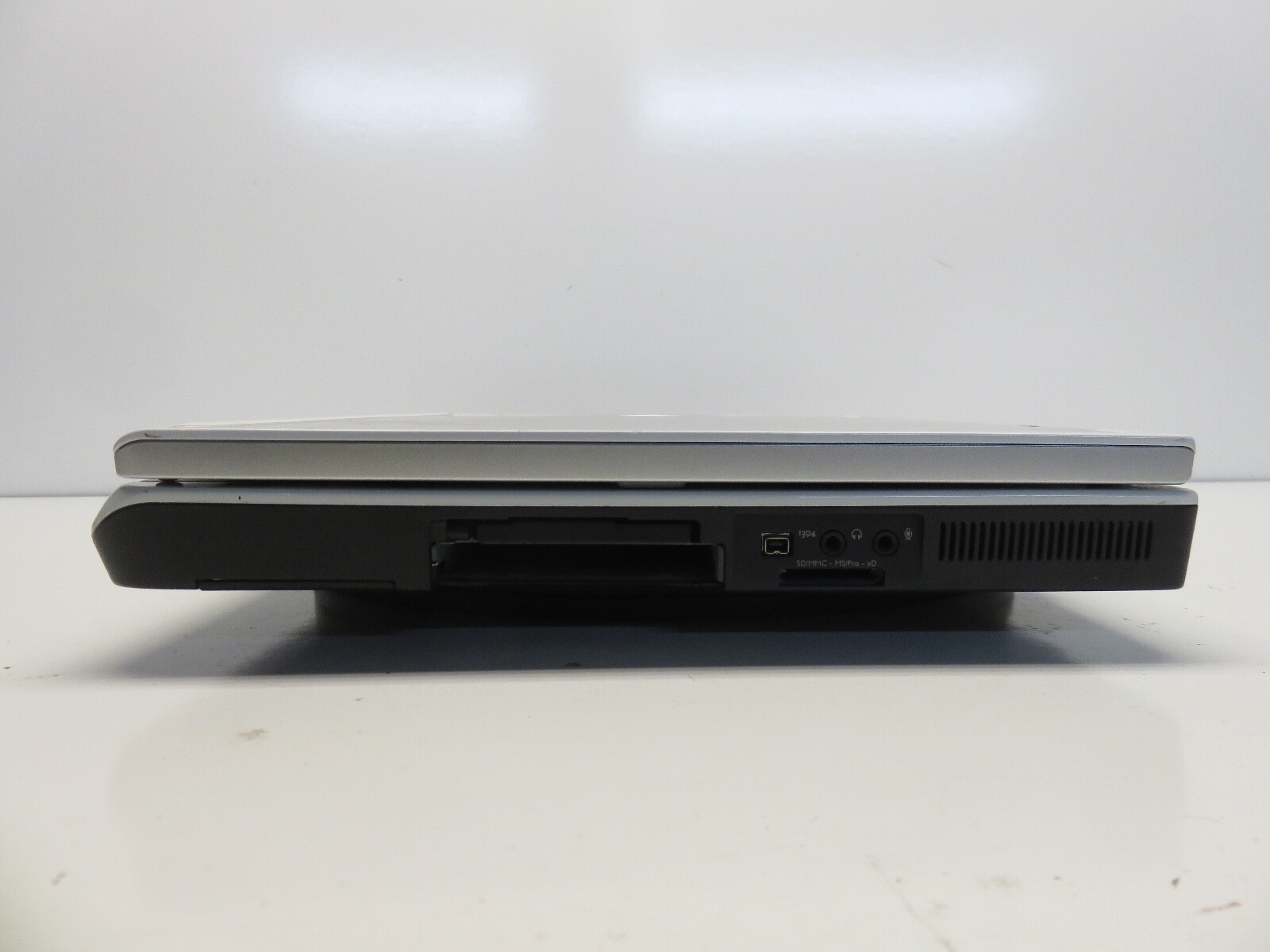 Dell Inspiron 9400 Intel Pentium Dual-Core 1.73GHz 1024 MB NO HDD No Batt