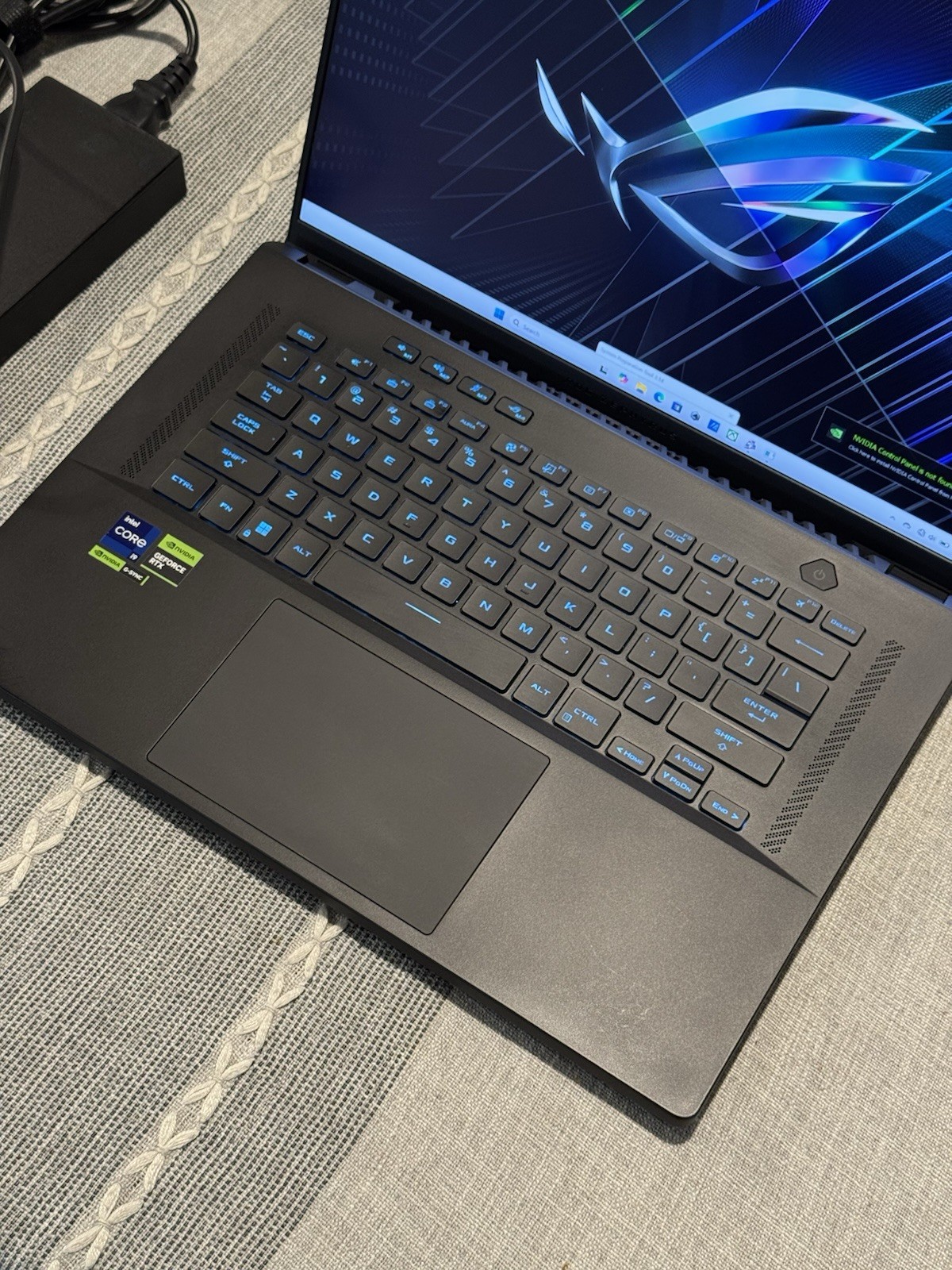 ASUS ROG Zephyrus M16 GU604VI | i9-13900H RTX 4070 32GB RAM 2TB SSD 240Hz