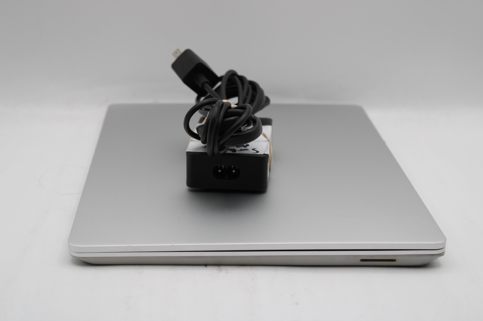 Surface Laptop Go 2 Touch _ i5-1135G7 _ 8GB RAM _ 256GB SSD _ W11H