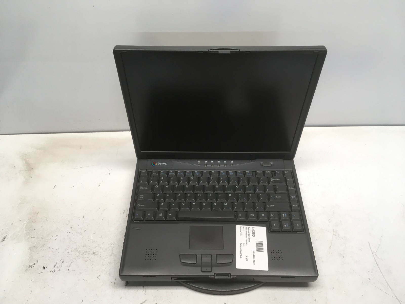 Gateway Solo 5100 Intel Pentium II 233MHz 16 MB NO HDD/Battery Dim Screen