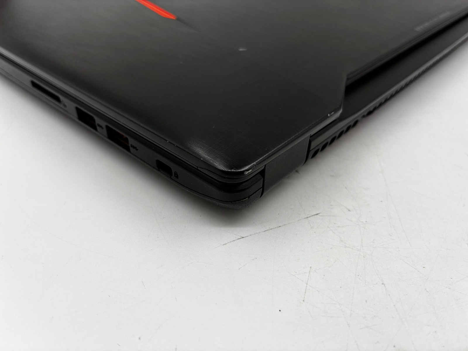 ASUS ROG Strix GL702V 17.3″ i7-6700HQ 12GB GTX 1060 SSD HDD Gaming Laptop Used
