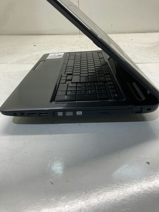Toshiba Satellite L675D-S7104 AMD Turion 2 P560 Dual-Core 2500MHz 4096 MB NO HDD