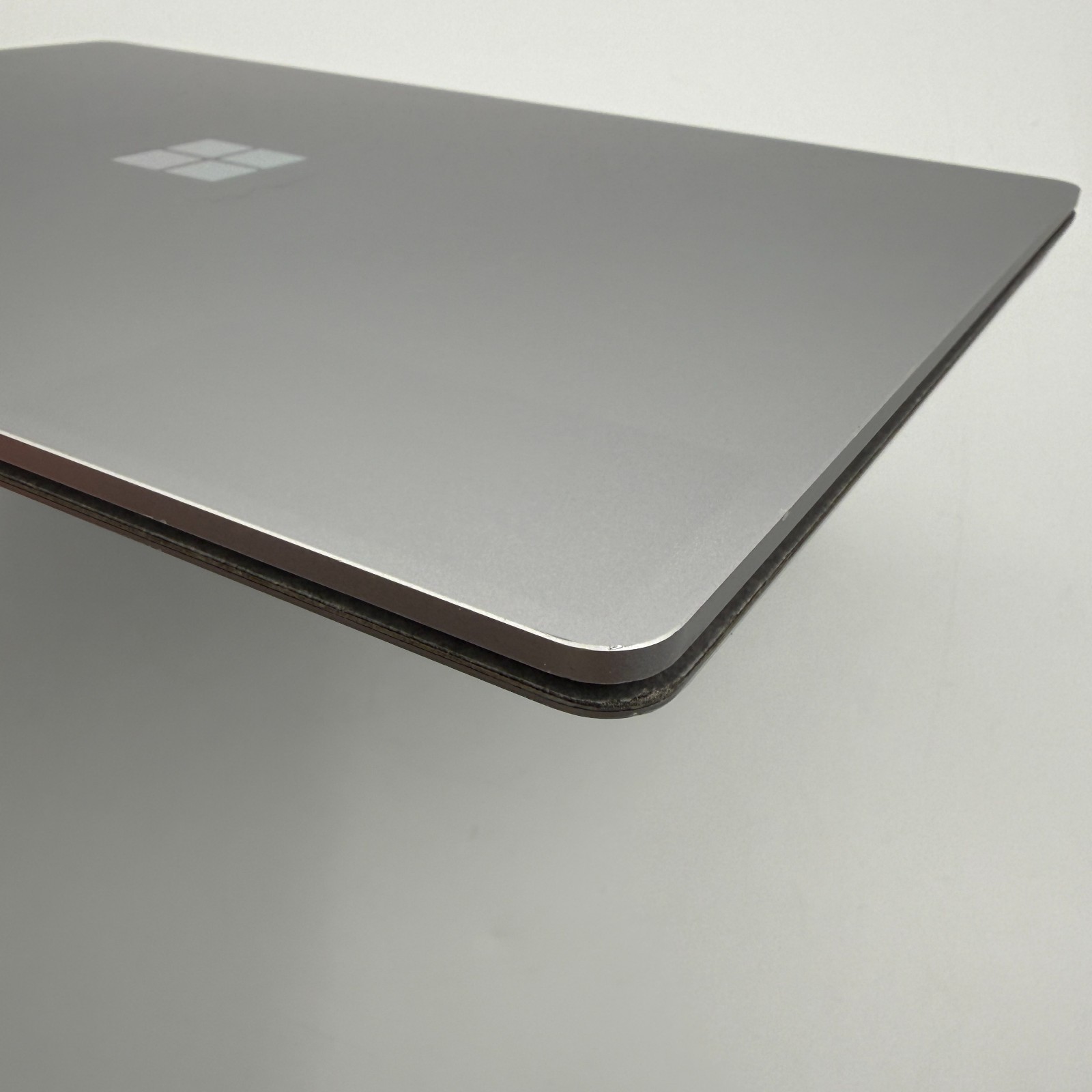 Microsoft Surface Laptop 4 13.5″ i5-1135G7 16GB RAM 128GB SSD Win 11 Pro Touchsc