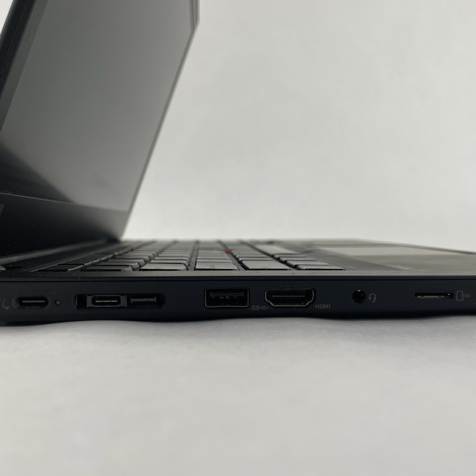 Lenovo ThinkPad T14 Gen 2 14″ i5-1145G7 2.60 GHz 16 GB RAM No SSD No OS READ