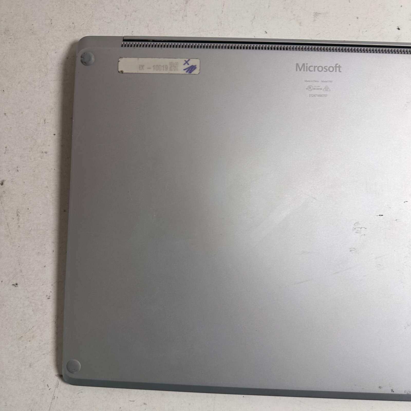 Microsoft Surface 2 1769 13.5″ PixelSense Touchscreen Display Laptop – for Parts