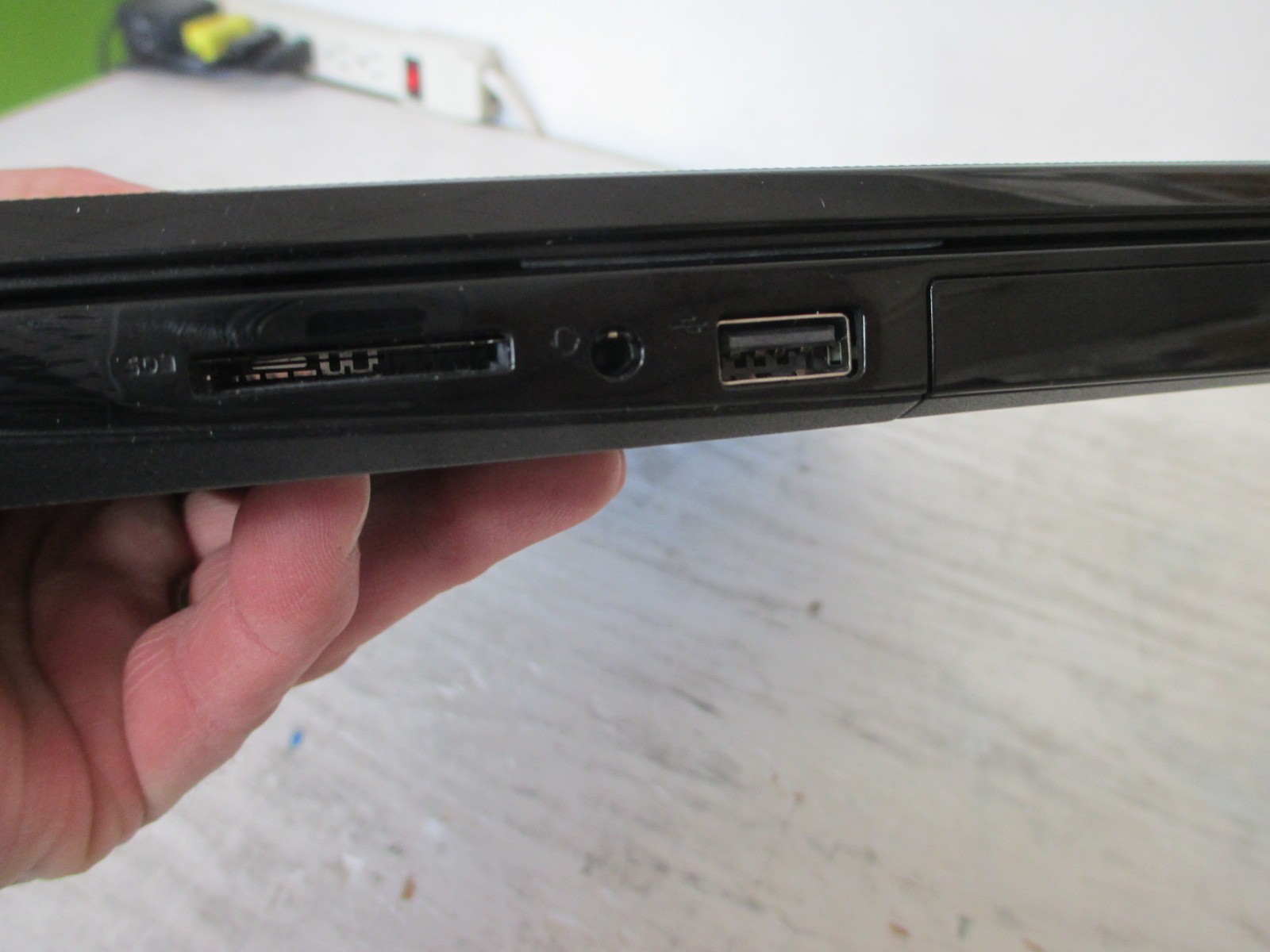 Dell Inspiron 15 3567 15.6″ i3-7130U 2.7GHz 8GB/250GB Webcam Laptop Windows 11