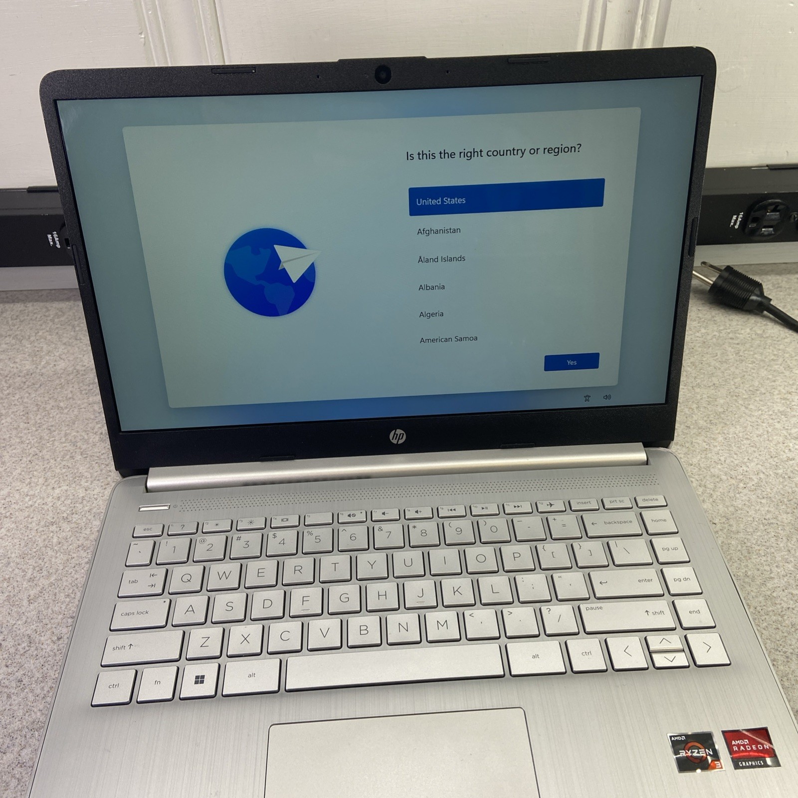 HP 14-fq0110wm HP 14″ FHD AMD Ryzen 3 3250U 2.6GHz AMD Radeon Graphics 4GB RAM