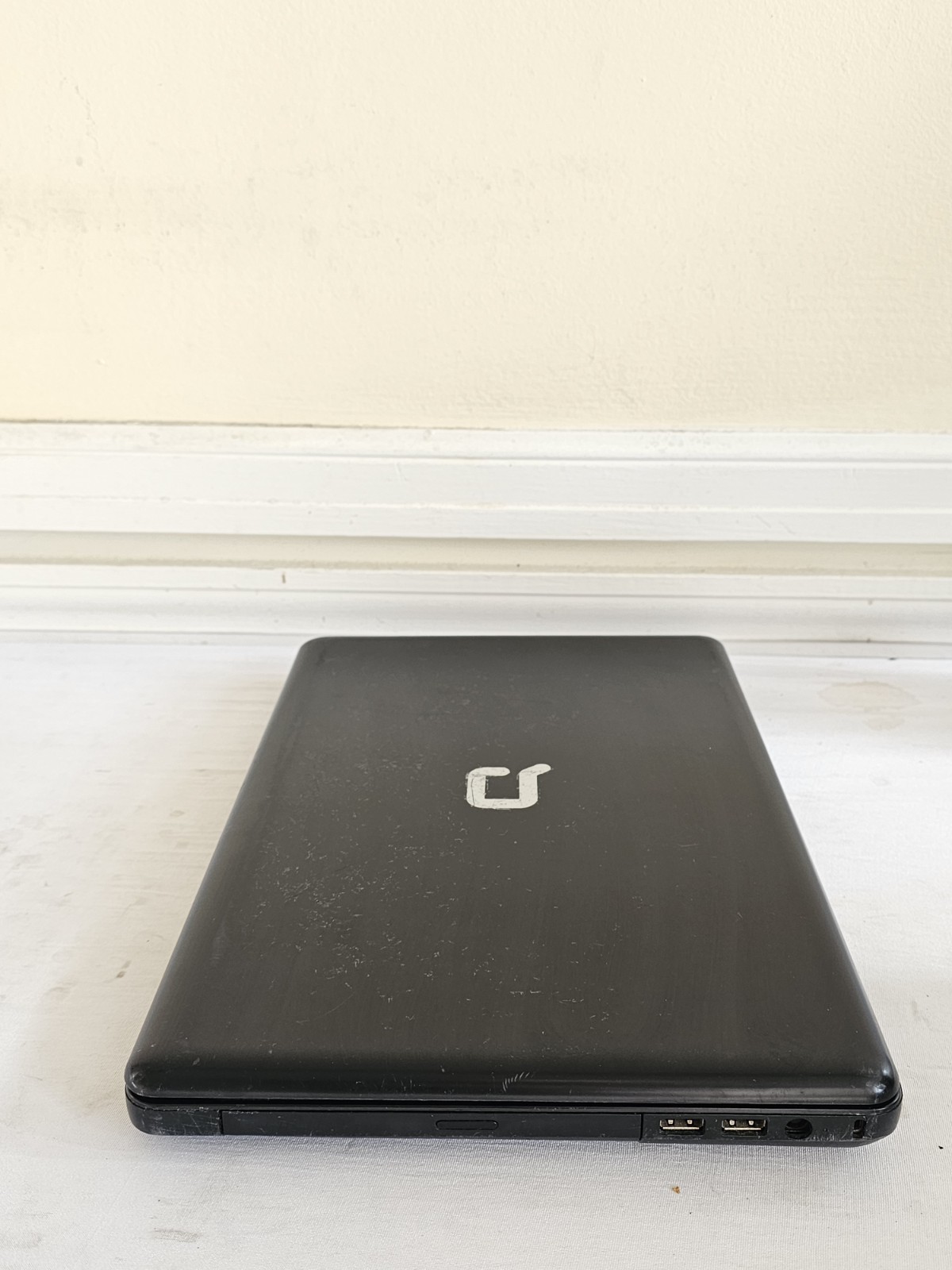 Compaq Pressario CQ57 Laptop – AMD C-50 – 3GB RAM – NO BATTERY – Win 10 – Read