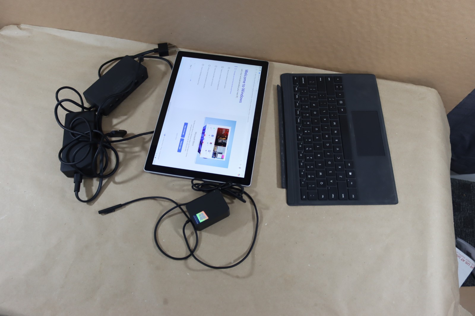 Microsoft Surface Pro 5 i5-7300U 8GB RAM 256GB Wi-Fi + LTE