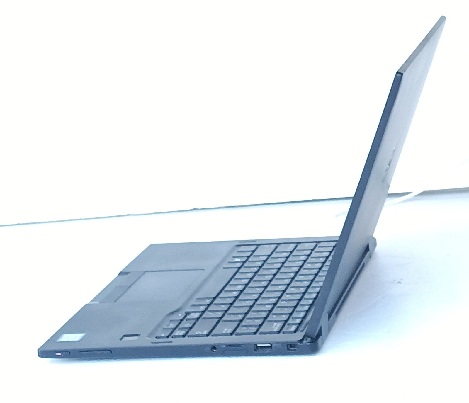Dell Latitude 7390 2-in-1 Touch 13″FHD 8th Gen Core i7-8650U 16Ram 512GB SSD Win