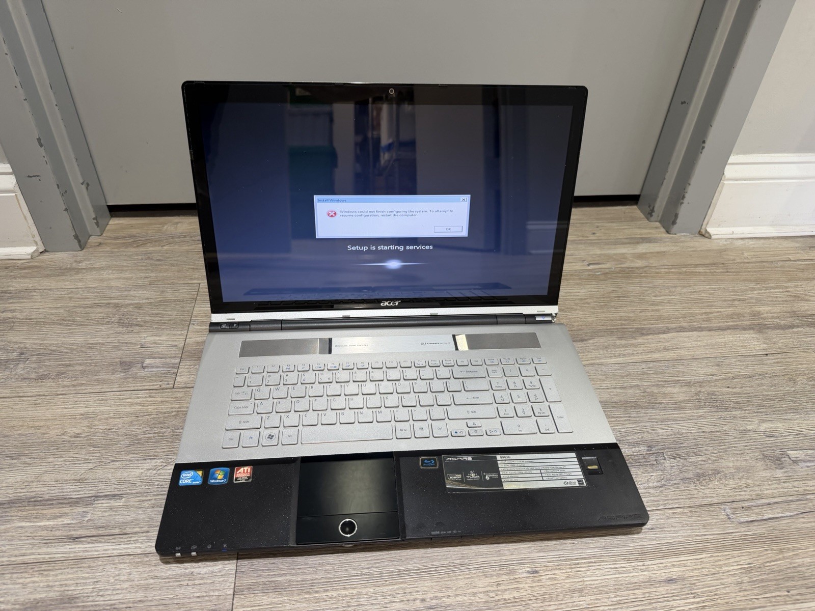 EXTREMLY RARE Acer Aspire 8943G 18.4″ i7-720QM, Radeon 5850, 4GB RAM, 500GB HDD