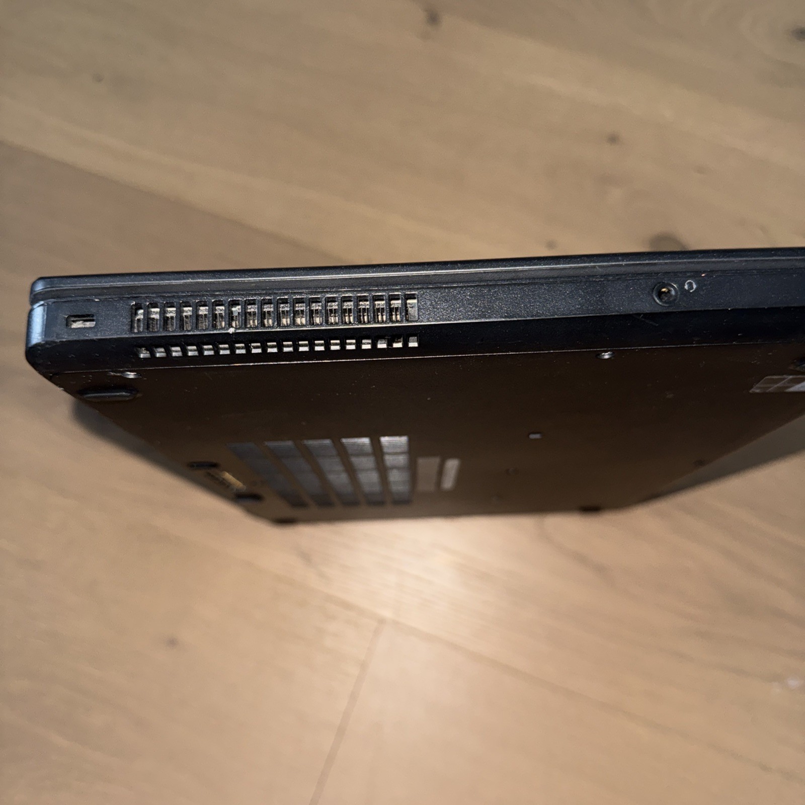 Dell Latitude E5550 Intel Core I5-5200U 2.2GHz, No RAM, No HD, No Battery