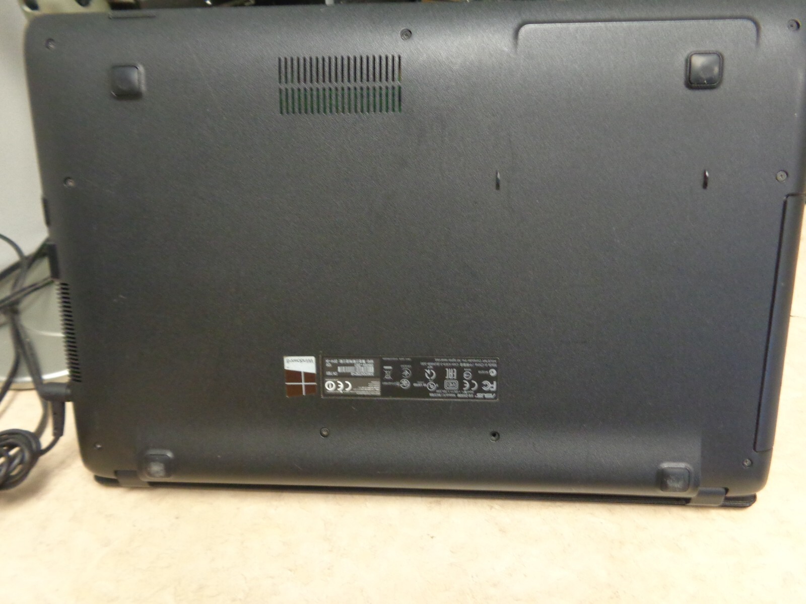 Asus D550MA-DS01 Intel Celeron N2815 1.86 GHz 4 GB RAM 500 GB HDD 15.6″ Win10