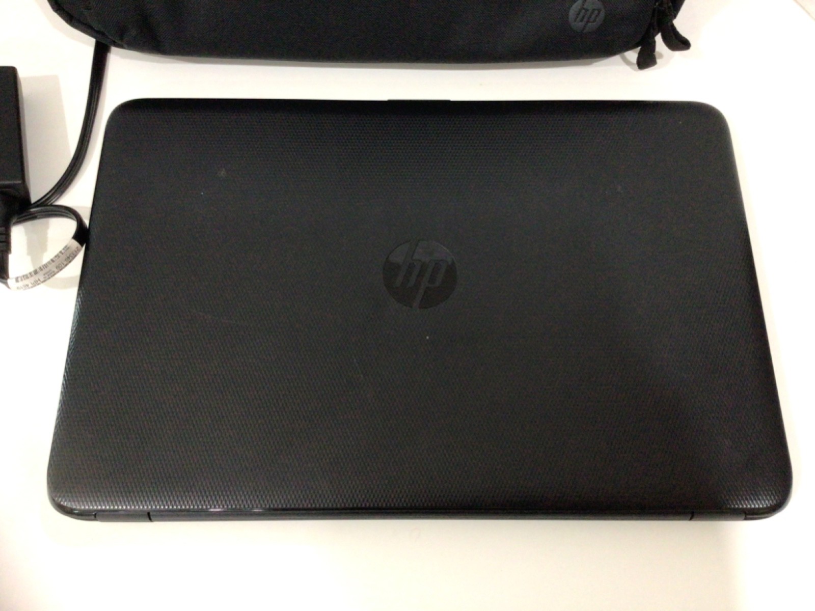 HP 15-af131dx Notebook AMD A6-5200 APU 4GB 500GB with Adapter & HP Soft Case