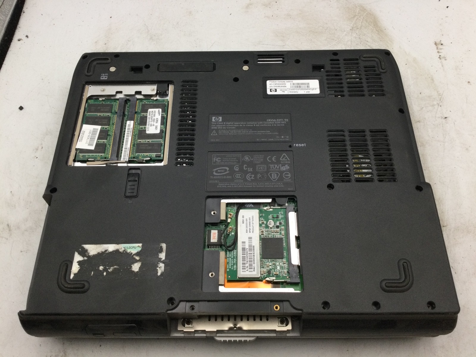 HP COMPAQ NX9010 – BOOTS TO BIOS – INTEL PENTIUM 4 – 500MB RAM – 14″ – READ – BB
