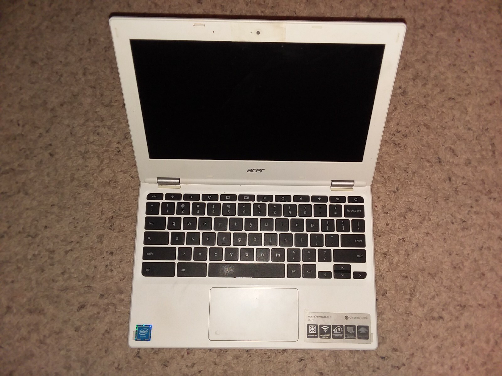 acer chromebook n15q10 white 11.6 used with charging cable and grey zipper case